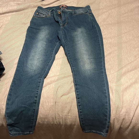 Makers women’s jeans skinny size 30. Light wash comfortable - Picture 3 of 3